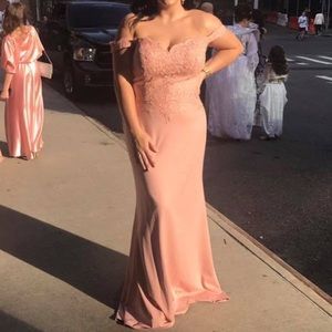 Worn once - beautiful bridesmaid dress 👗